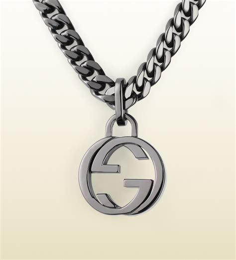 gucci interlocking g silver necklace.